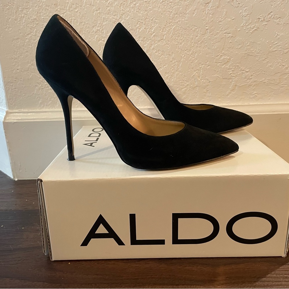 ALDO Fravel Heel in Black Suede. Worn a few times. They’ve been kept in the box.